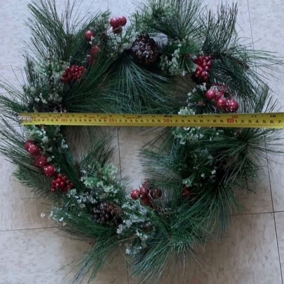 Artificial Christmas wreath - Picture 3 of 4